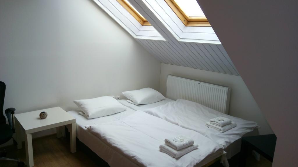 Aparthotel Zarra Prag Exteriör bild