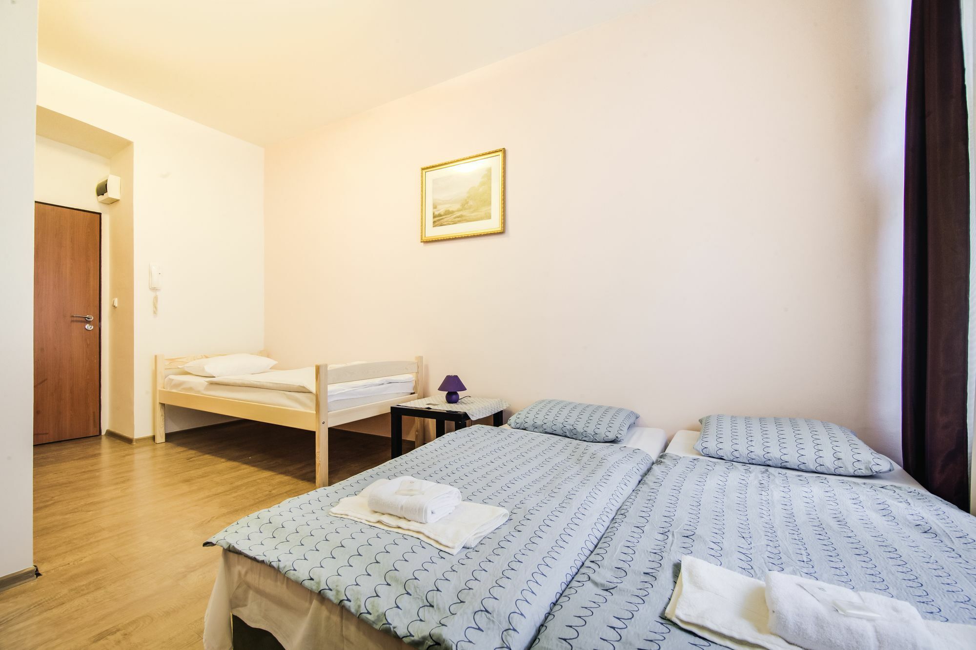 Aparthotel Zarra Prag Exteriör bild