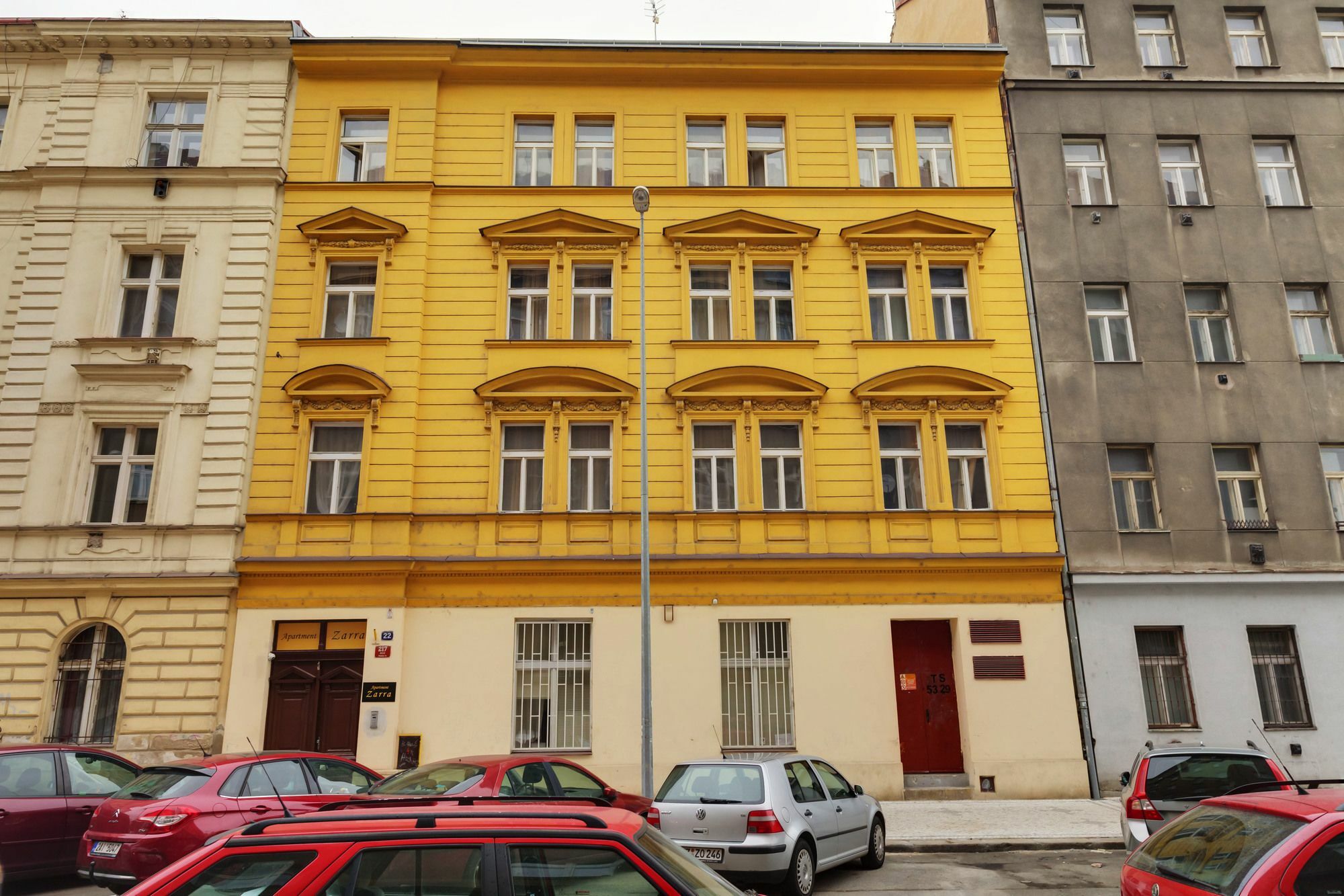 Aparthotel Zarra Prag Exteriör bild